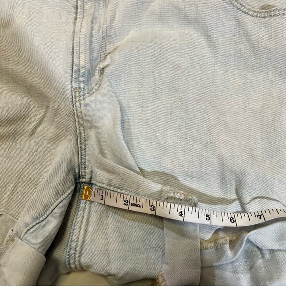 Old Navy Boyfriend Fit Cuffed Light Wash Denim Short size 16W - Picture 9 of 12